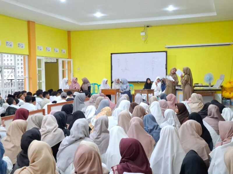 Santri SMP IT Izzatul Islam Getasan mengikuti lomba bernuansa keislaman dalam rangka memperingati Hari Santri Nasional 2025.