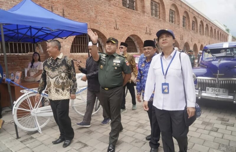 Kasdam IV/Diponegoro saat meresmikan revitalisasi Benteng Fort Willem I.