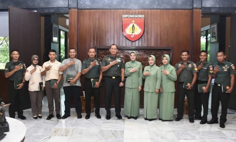 Pangdam IV/Diponegoro melepas keberangkatan personel umroh ke Tanah Suci.