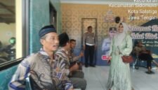 Korban saat meminta pertolongan di Pos Polisi Kecandran.