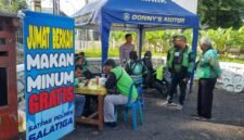 Sarapan gratis untuk pengemudi ojol yang disediakan oleh Satpas Prototype Satlantas Polres Salatiga.