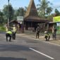 Personel Satlantas Polres Salatiga mendatangi dan melakukan olah TKP di Simpang Gamol.