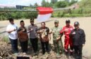 Peresmian jembatan gantung ARA-AMP 2 oleh beberapa pejabat terkait.