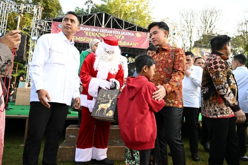 Wapres Gibran menghadiri Misa Natal 2025 di Lapangan Pancasila Salatiga.