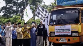Pemberangkatan Truk Kemanusiaan Peduli Sumatera Jilid 2 dari Masjid Ukhuwah Islamiyah Ungaran.