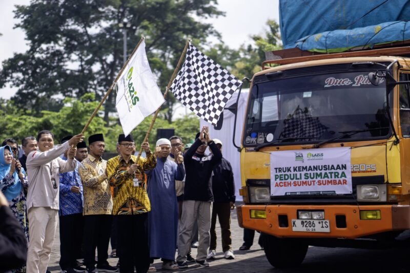 Pemberangkatan Truk Kemanusiaan Peduli Sumatera Jilid 2 dari Masjid Ukhuwah Islamiyah Ungaran.