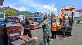 Personil TNI menghimpun bantuan untuk segera dikirim dan disalurkan ke Aceh serta Sumatera.