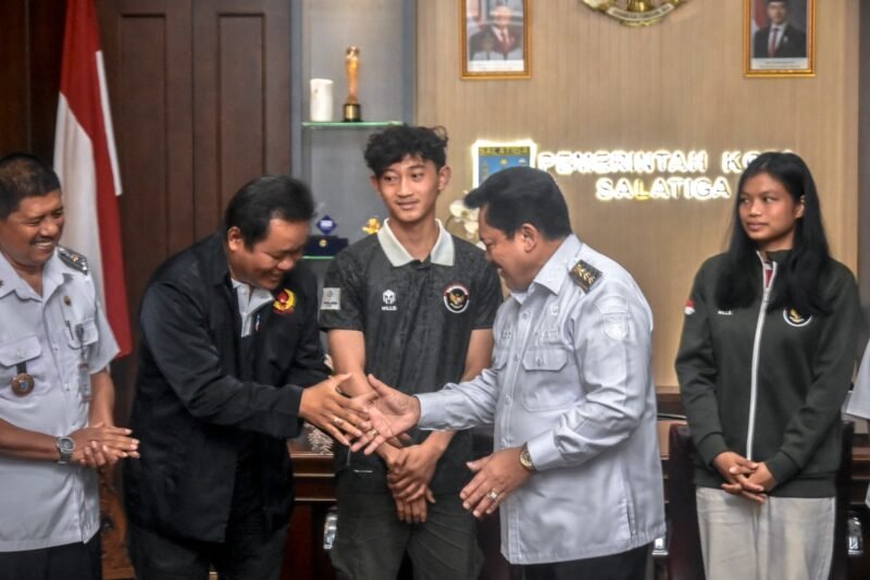 Wali Kota Salatiga menerima audiensi atlet-atlet SEA Games 2025 dan PON XXII 2024.