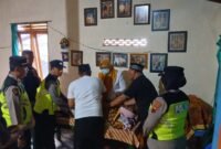 Penyerahan jenazah korban kepada pihak keluarga untuk dimakamkan.