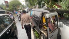 Kondisi Daihatsu Hijet saat menabrak pembatas jembatan.