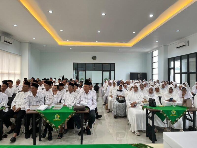 Pembukaan Bimbingan Manasik Haji Terintegrasi Tahun 2026 yang diikuti oleh 214 CJH Kota Salatiga.