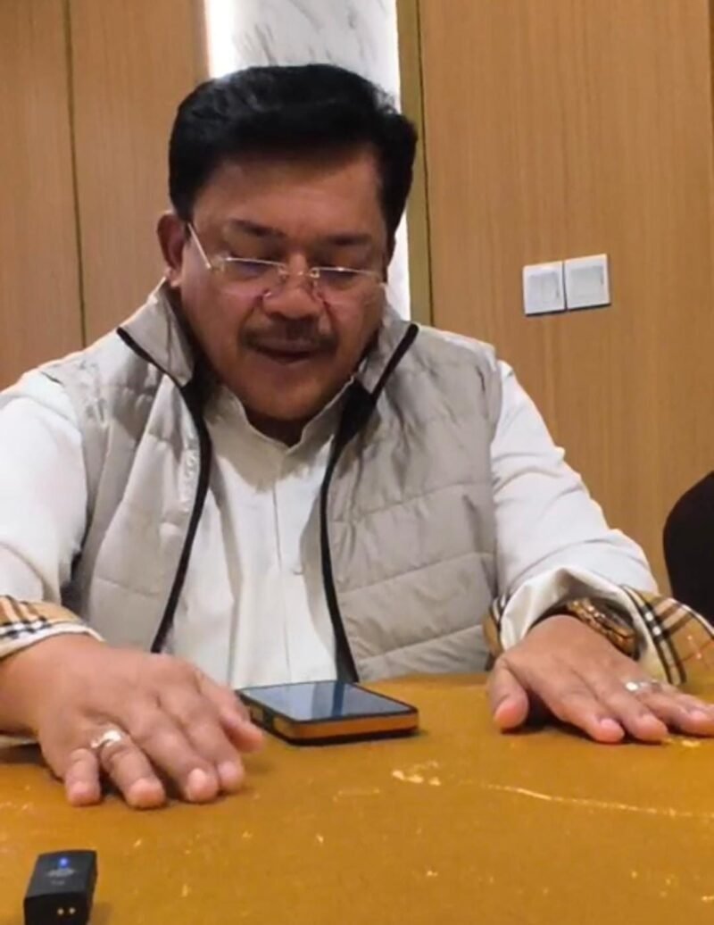 Wali Kota saat memberikan keterangan terkait dugaan korupsi kredit fiktif Dirut BPR Bank Salatiga.