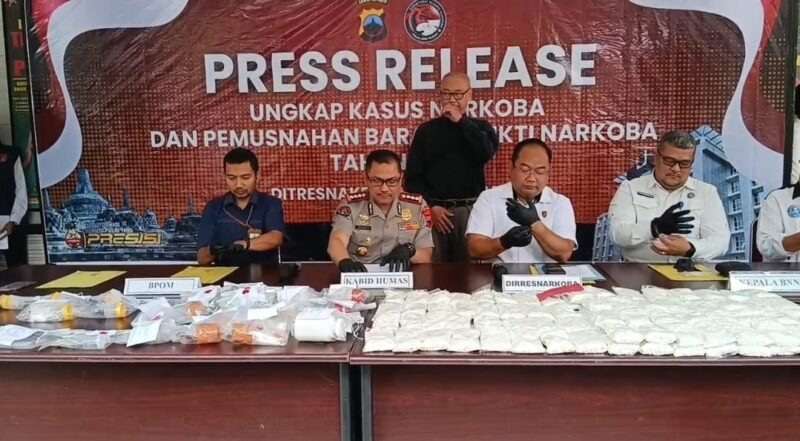 Press Release pengungkapan ratusan kasus peredaran narkoba yang beroperasi di wilayah Jawa Tengah.