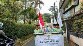 Pawai menyambut bulan suci Ramadhan oleh SDIT Nidaul Hikmah diikuti oleh siswa-siswi serta didampingi guru dan karyawan.