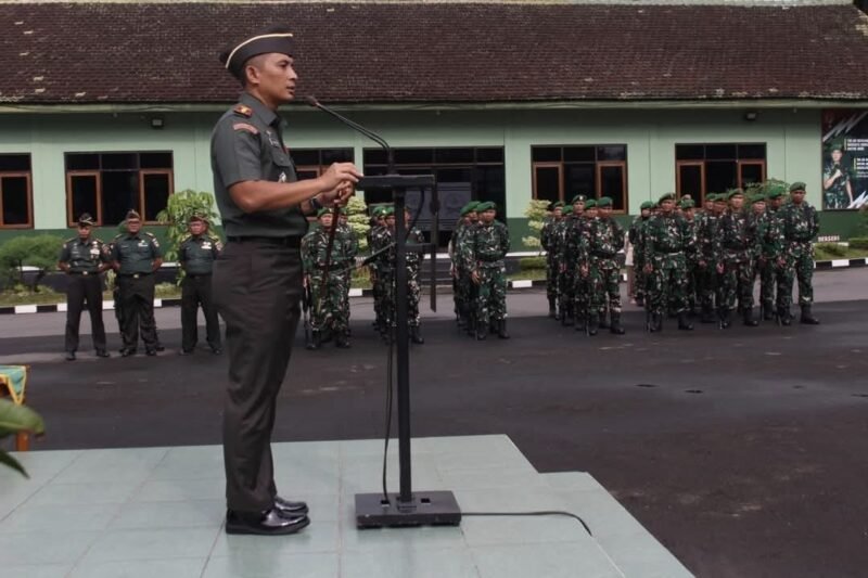 Letkol Kav Fajar Hapsari Nugroho pimpin upacara dan Jam Komandan di Makodim Salatiga.