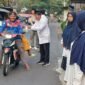 aksi sosial berupa pembagian ratusan takjil kepada masyarakat