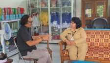 Klarifikasi dan penjelasan Kepala SD Negeri Dukuh 05, Jumarti saat ditemui wartawan.