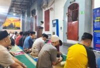 Warga Binaan Pemasyarakatan (WBP) Rutan Salatiga khusyuk mengikuti kegiatan tarawih dan tadarus.