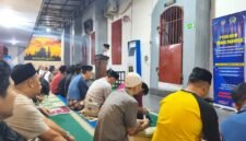 Warga Binaan Pemasyarakatan (WBP) Rutan Salatiga khusyuk mengikuti kegiatan tarawih dan tadarus.