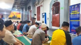 Warga Binaan Pemasyarakatan (WBP) Rutan Salatiga khusyuk mengikuti kegiatan tarawih dan tadarus.