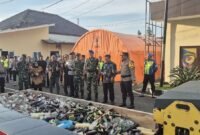 Kegiatan pemusnahan barang bukti berupa ratusan knalpot brong serta ribuan botol minuman keras hasil Operasi Pekat dan KRYD.