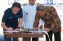 Penandatanganan Kontrak proyek pembangunan exit tol  Pattimura oleh pihak-pihak terkait.