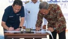 Penandatanganan Kontrak proyek pembangunan exit tol  Pattimura oleh pihak-pihak terkait.
