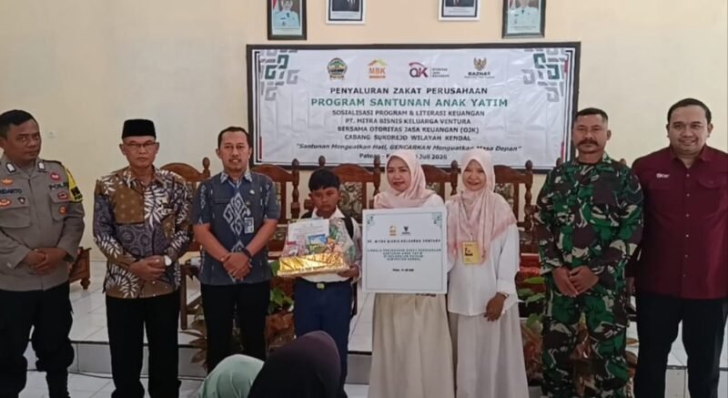 Penyaluran zakat perusahaan dan santunan kepada anak-anak yatim.