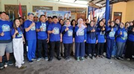 Kader dan simpatisan DPC Partai Demokrat Kabupaten Semarang dalam kegiatan Langit Biru Indonesia Asri.